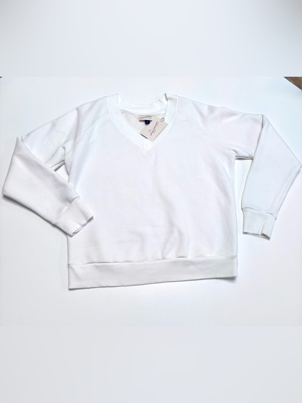 **SOLD** Universal Thread White V-Neck Pullover Sweatshirt, size S